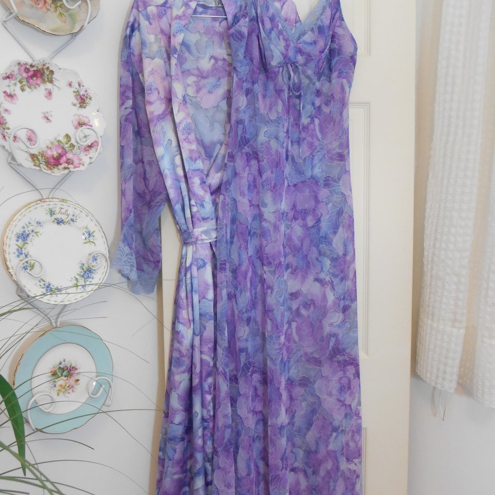 Maidenform Robe and Matching Gown in Lavender and Blues